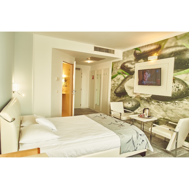 Pachet 2 nopti de cazare in camera double business room, Continental Forum Bucuresti, 4 stele, 04.03.2022 - 06.03.2022, mic dejun, 1 singura cina pentru 2 persoane