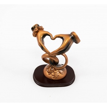 Statueta din rasina reprezentand mainile unui cuplu ce formeaza o inima,10x11x5cm Statueta din rasina reprezentand mainile unui cuplu ce formeaza o inima,10x11x5cm
