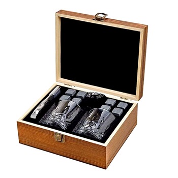 Set servire Whisky,12 accesorii:2 pahare,8 cuburi, 1 cleste si un saculet depozitare cuburi Set servire Whisky,12 accesorii:2 pahare,8 cuburi, 1 cleste si un saculet depozitare cuburi