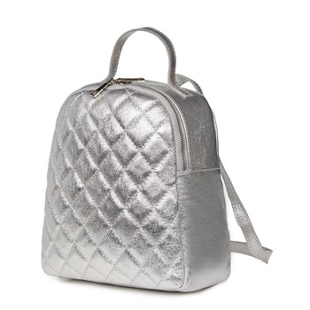 Rucsac din piele matlasata Mateo argintiu Rucsac din piele matlasata Mateo argintiu