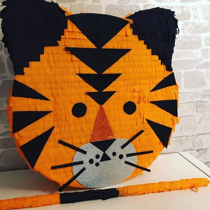 Pinata tigru cu bata si confetti