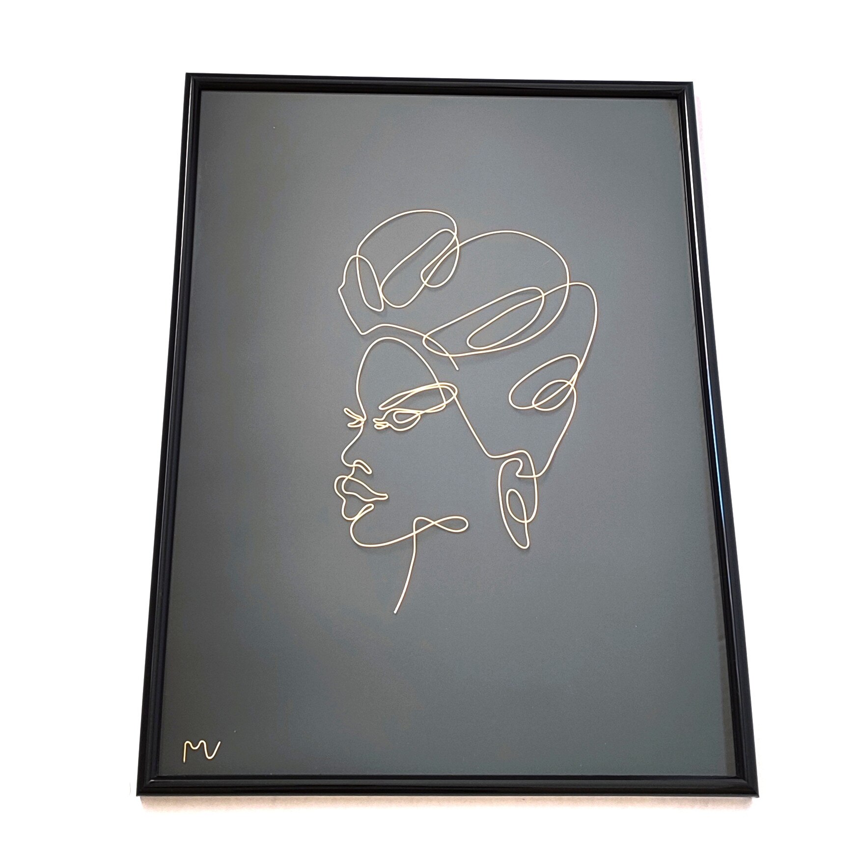 Tablou chip femeie africana din sarma placata cu aur, 30x40cm, cod.Lady 2213