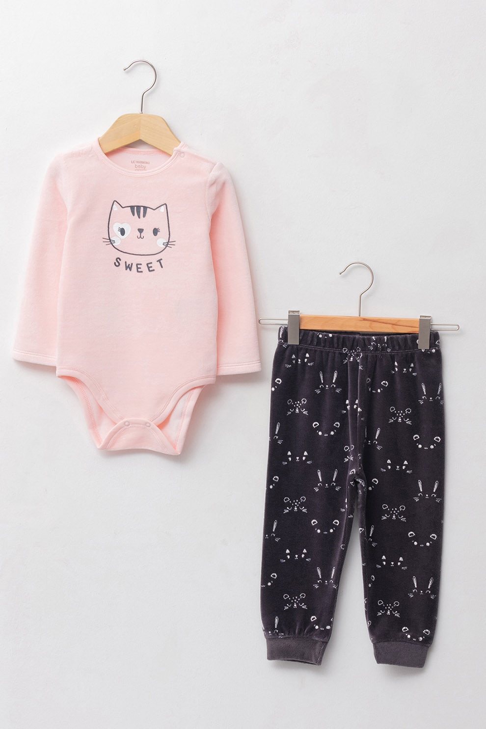 LC WAIKIKI, Pijama din amestec de bumbac cu imprimeu grafic, Roz/Negru