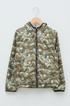 LC WAIKIKI, Jacheta usoara cu model camuflaj si dinozauri, Verde LC WAIKIKI, Jacheta usoara cu model camuflaj si dinozauri, Verde