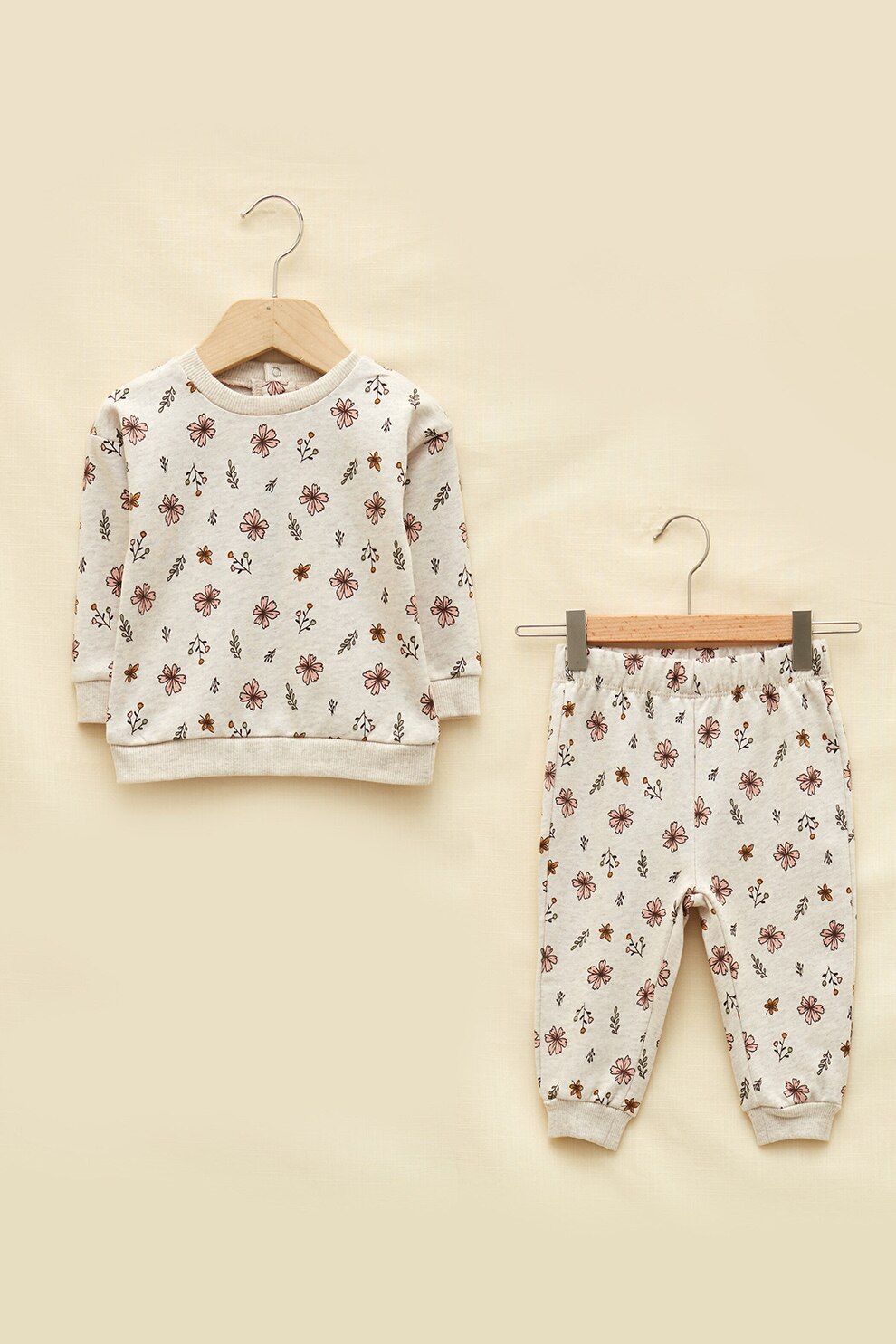 LC WAIKIKI, Set de pantaloni sport si bluza sport cu model floral- 2 piese, Bej/Lila