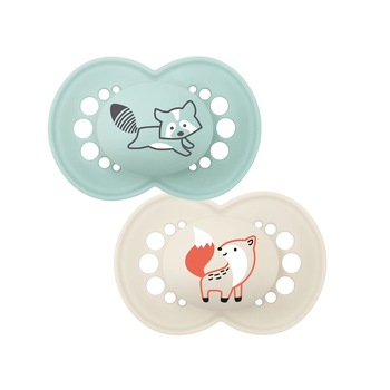 Set 2 Suzete, MAM Colours of Nature, 6 Luni +, Model Raton/Vulpe, Tetina din Silicon, Buton de Prindere, cu Cutie pentru Sterilizat, Fara BPA, Bleu Set 2 Suzete, MAM Colours of Nature, 6 Luni +, Model Raton/Vulpe, Tetina din Silicon, Buton de Prindere, cu Cutie pentru Sterilizat, Fara BPA, Bleu