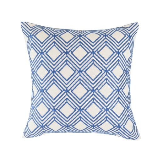 Perna perfecta perntru decorul casei / terasei, fata din poliester, umplutura din poliester, 43 x 43 cm, cu fermoar ascuns, design modern