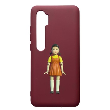 Husa Premium Silicon compatibila cu Xioami Mi Note 10, Squid Game Doll Girl, cu interiorul din material textil, protectie camera, Burgundy, PBR851 Husa Premium Silicon compatibila cu Xioami Mi Note 10, Squid Game Doll Girl, cu interiorul din material textil, protectie camera, Burgundy, PBR851