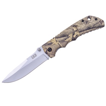 Briceag maner ergonomic aluminiu Joker, lucrat manual, lama 8.5 cm, otel inoxidabil, agatatoare metal pentru curea sau alte echipamente, argintiu/camuflaj Briceag maner ergonomic aluminiu Joker, lucrat manual, lama 8.5 cm, otel inoxidabil, agatatoare metal pentru curea sau alte echipamente, argintiu/camuflaj