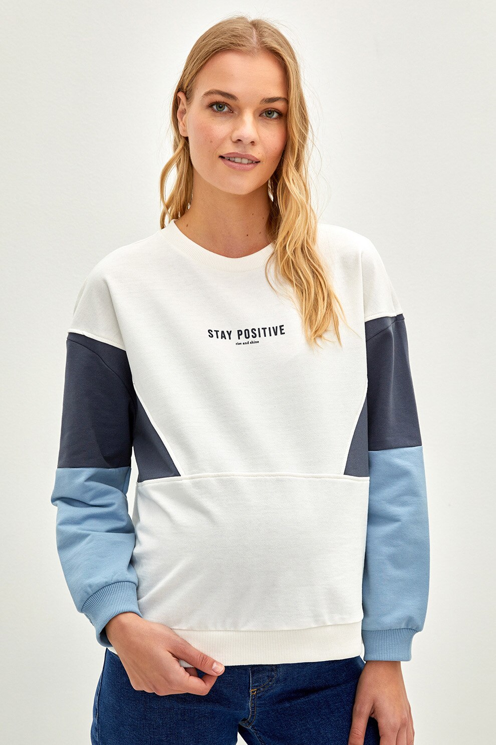 LC WAIKIKI, Bluza sport cu decolteu la baza gatului si model colorblock pentru gravide, Alb/Albastru inchis