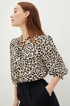 LC WAIKIKI, Bluza cu animal print si funda din panglici, al prafuit, maro camel, negru LC WAIKIKI, Bluza cu animal print si funda din panglici, al prafuit, maro camel, negru
