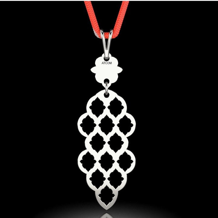 Медальон от бяло злато с червена връв модел 62