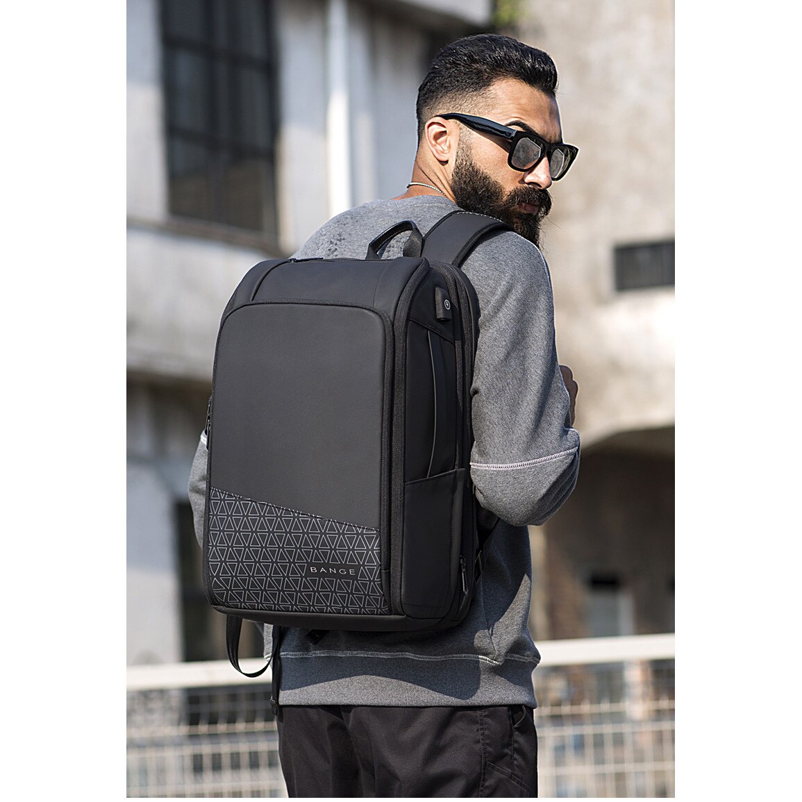 Rucsac laptop 15.6" pentru calatorii, impermeabil, expandabil, cu port de incarcare USB, BANGE, 49x18x31 cm, Negru