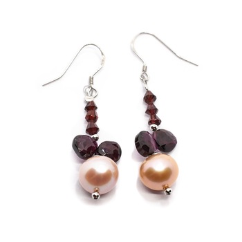 Cercei din argint perla roz si granat fatetat Cercei din argint perla roz si granat fatetat