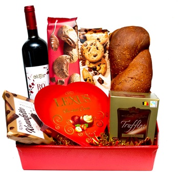 Cos Cadou de Craciun cu Cozonac, Vin si Dulciuri Cos Cadou de Craciun cu Cozonac, Vin si Dulciuri