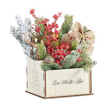 Aranjament Craciun in cutie cu globuri, crengute de brad si funda aurie, rosu si verde, 6cmx14cmx22cm Aranjament Craciun in cutie cu globuri, crengute de brad si funda aurie, rosu si verde, 6cmx14cmx22cm