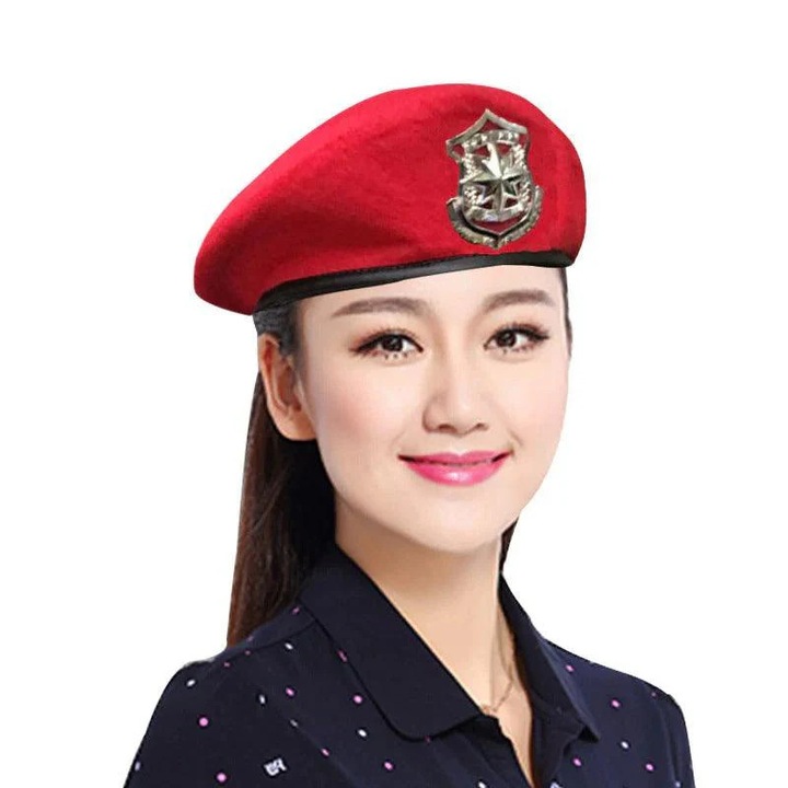 Bereta rosie, stil militaresc, Savina, Pursehuit