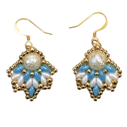 Cercei handmade multicolori,din margele aurii, bleu, albe si argintii