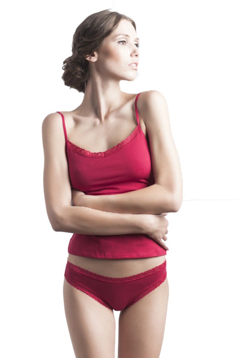 Maiou dama Uniconf, Rosu