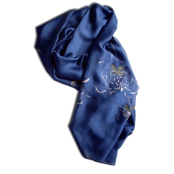 Esarfa din matase naturala bleumarin cu crizanteme pictata manual - UNICAT Esarfa din matase naturala bleumarin cu crizanteme pictata manual - UNICAT