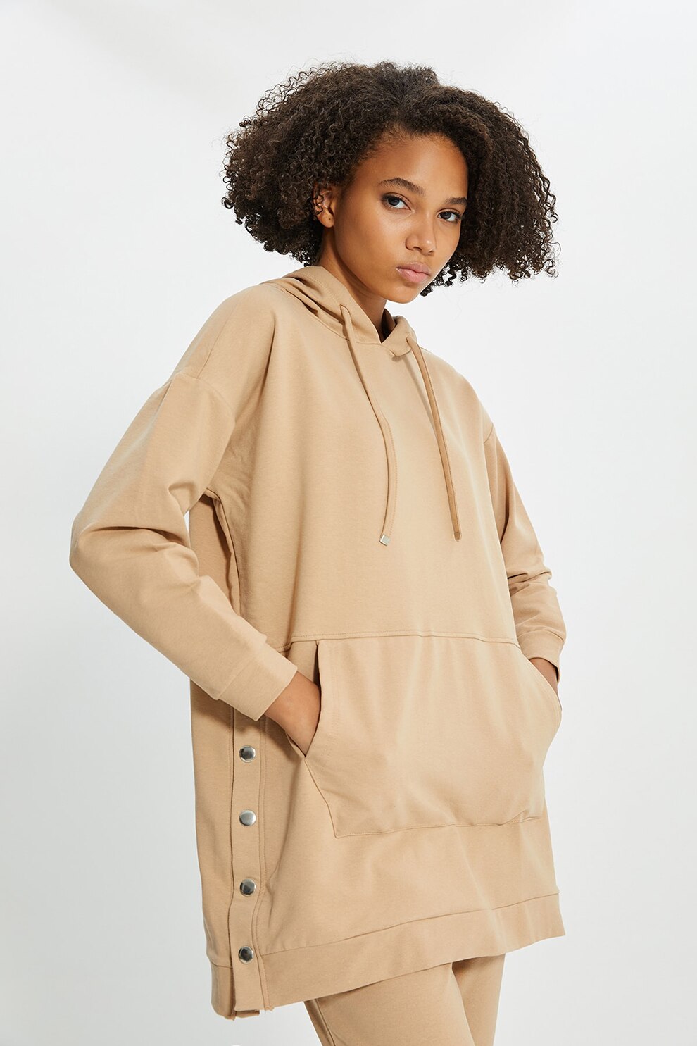 Trendyol, Trening supradimensionat cu fente cu capse si buzunar kangaroo, Maro camel