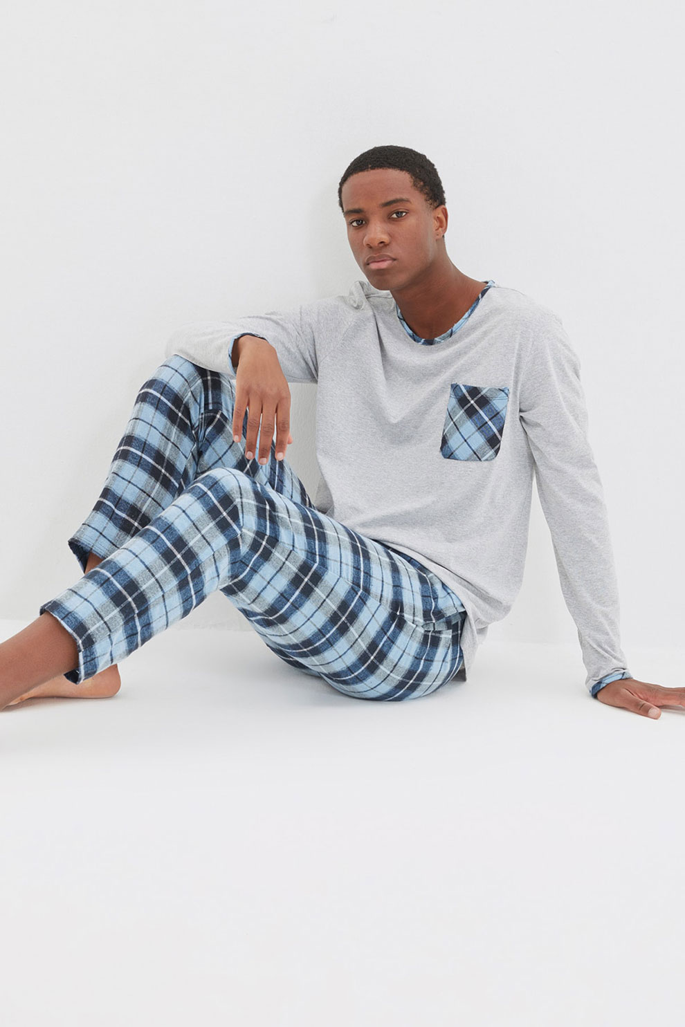 Trendyol, Pijama in carouri cu buzunar pe piept, Gri deschis melange/Albastru, S