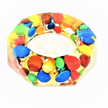 Scrumiera din rasina epoxidica cu bomboane M&M's Scrumiera din rasina epoxidica cu bomboane M&M's