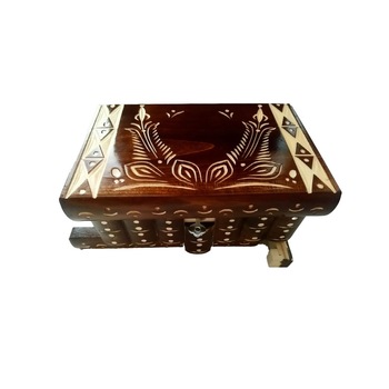 Cutie puzzle din lemn cu cheia ascunsa spatiu secret pentru bijuterii culoarea nuc Cutie puzzle din lemn cu cheia ascunsa spatiu secret pentru bijuterii culoarea nuc