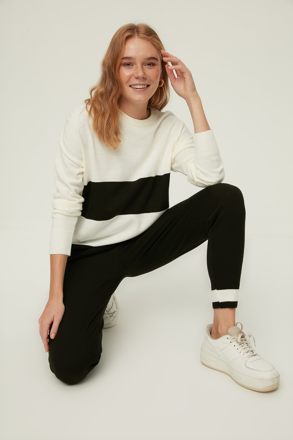 Trendyol, Set de pulover tricotat fin si colanti - 2 perechi, Negru/Alb