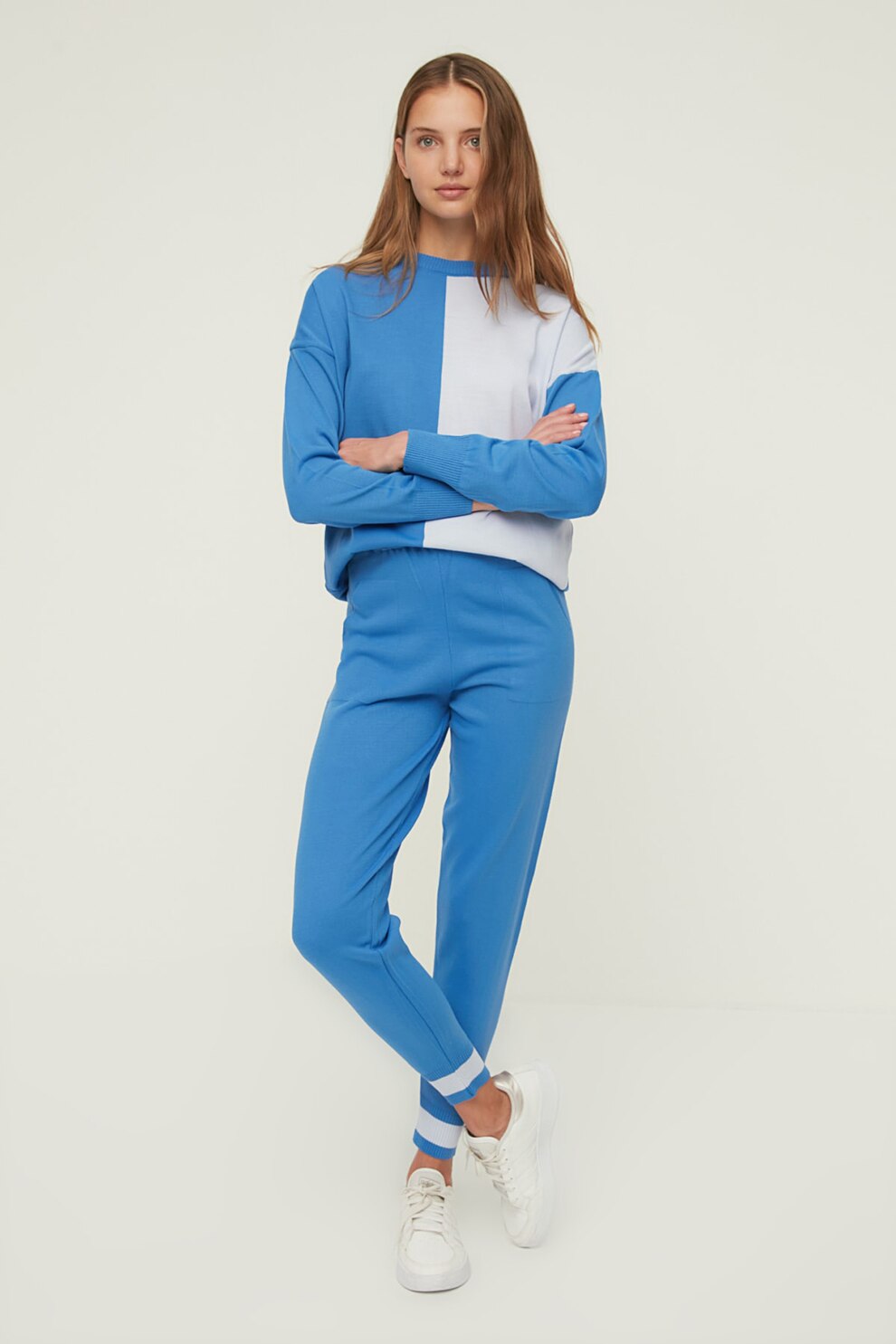 Trendyol, Set de pulover si pantaloni cu doua nuante - 2 piese, Albastru/Alb