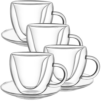 Set 4 cani si 4 farfurioare, Quasar & Co., cana 250 ml cu pereti dubli, interior forma inima, farfurioara 10.5 cm, termorezistenta, transparent Set 4 cani si 4 farfurioare, Quasar & Co., cana 250 ml cu pereti dubli, interior forma inima, farfurioara 10.5 cm, termorezistenta, transparent