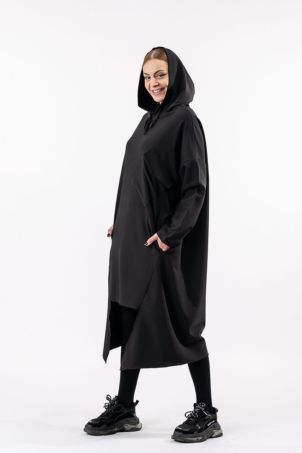 Antonia M, Rochie supradimensionata cu gluga si terminatie asimetrica, Negru