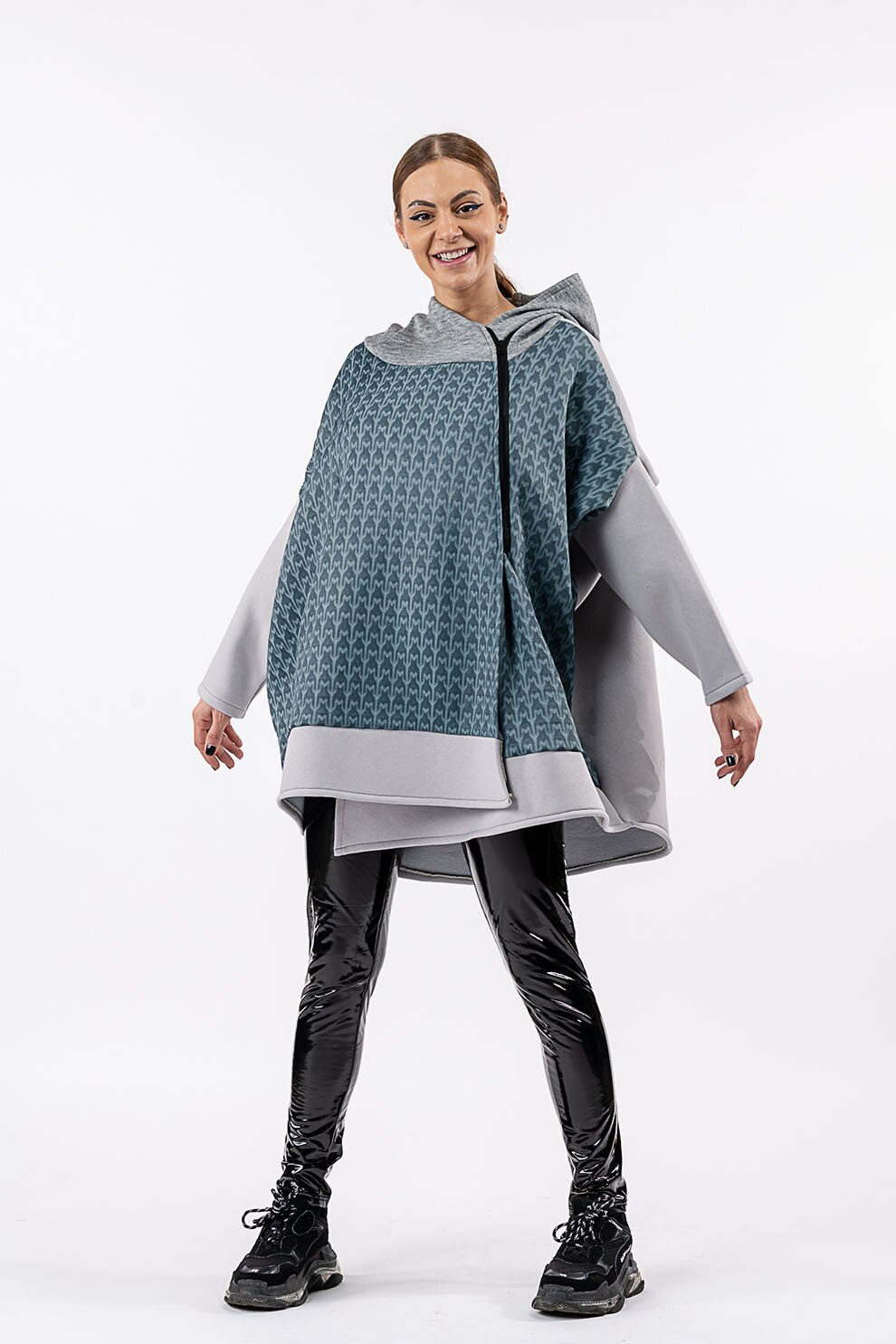 Antonia M, Hanorac lung supradimensionat cu fermoar asimetric, Gri
