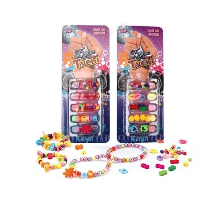 Magic Toys 5595436 Karkötőkészítő szett kagylós vagy medálos gyöngyökkel kétféle változatban Többszínű