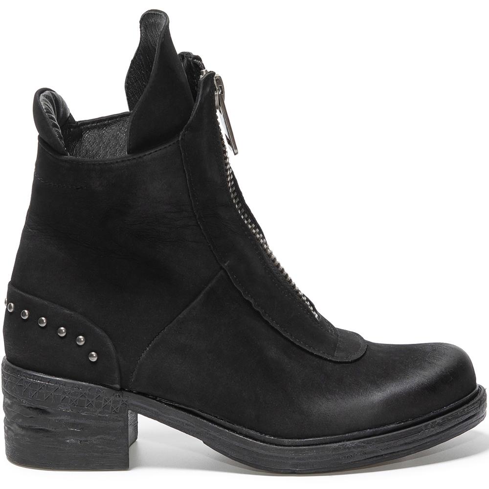 Ghete dama Xaviera, Negru, Negru