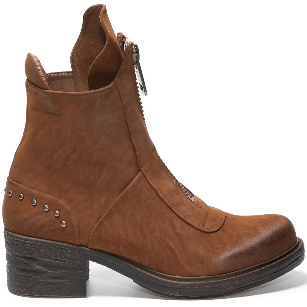 Ghete dama Xaviera, Maro, Maro, 40