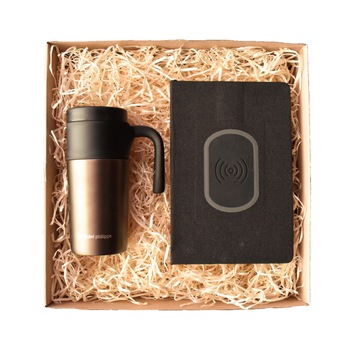 Set cadou, GiftBox cu Agenda smart cu incarcator wireless UI si Cana termica de culoare maro, din aluminiu cu perete dublu Set cadou, GiftBox cu Agenda smart cu incarcator wireless UI si Cana termica de culoare maro, din aluminiu cu perete dublu
