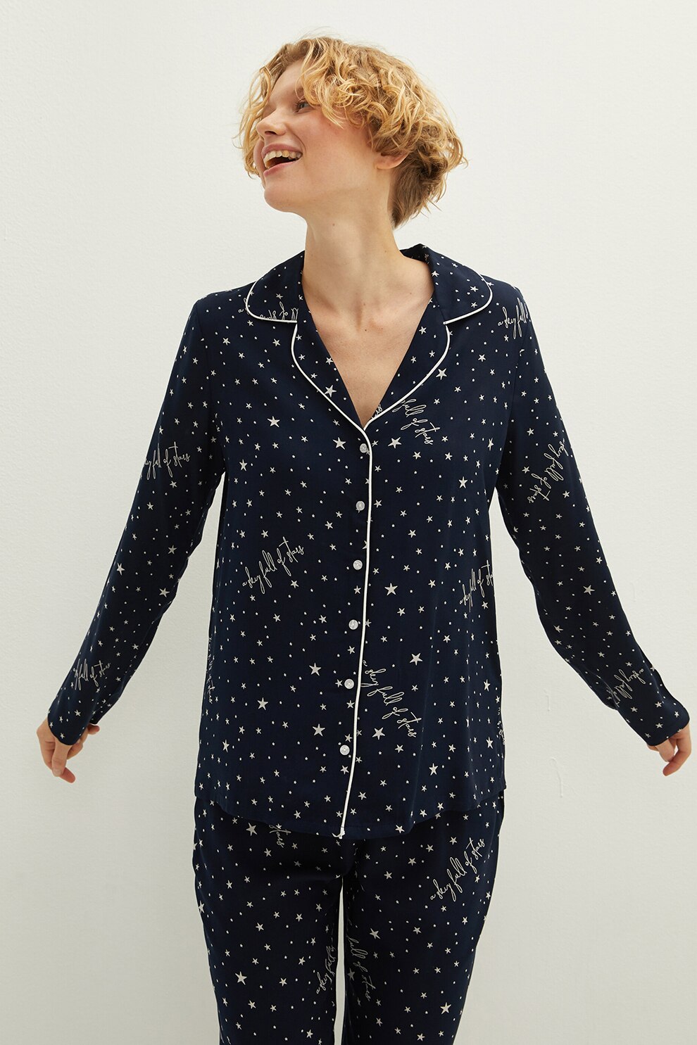 LC WAIKIKI, Pijama cu model grafic si text, bleumarin inchis, alb