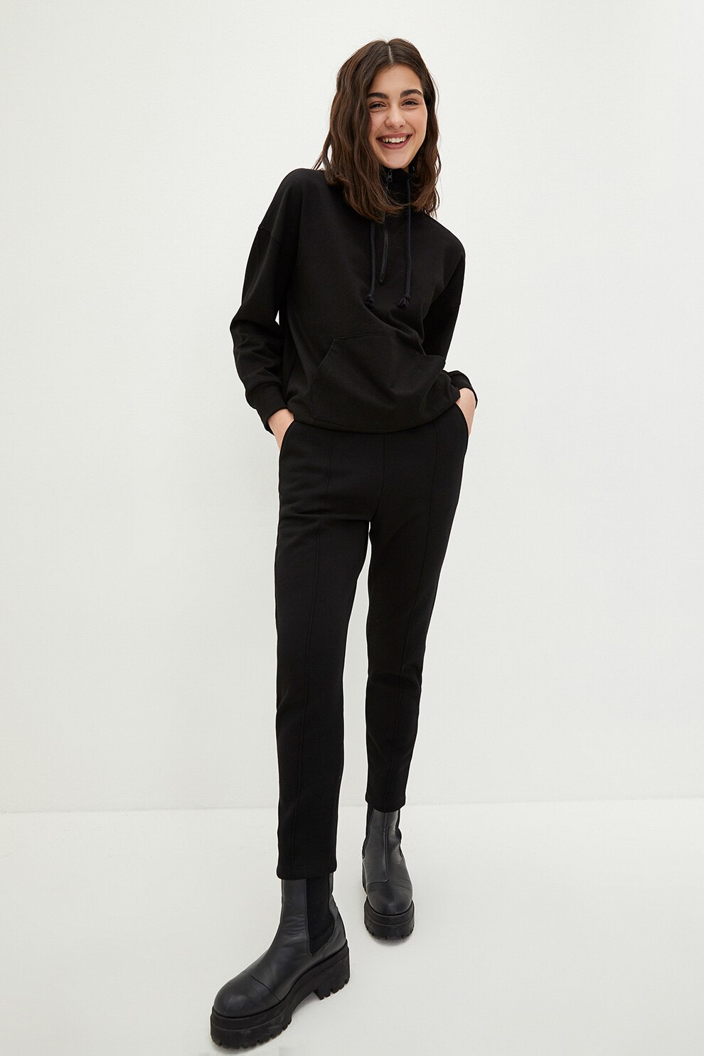 LC WAIKIKI, Pantaloni sport crop cu buzunare oblice, Negru