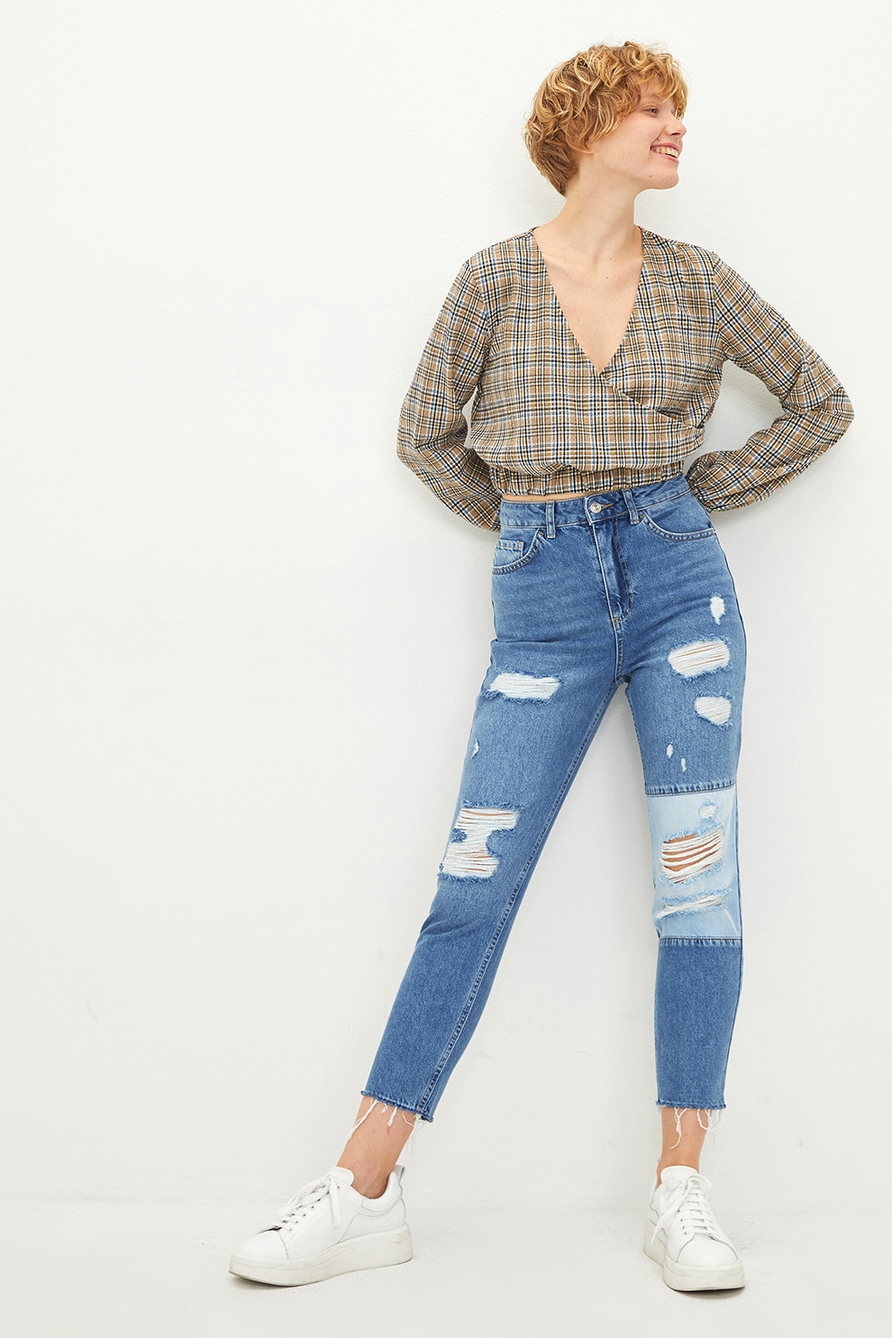 LC WAIKIKI, Blugi crop mom fit cu detalii cu aspect deteriorat, Albastru