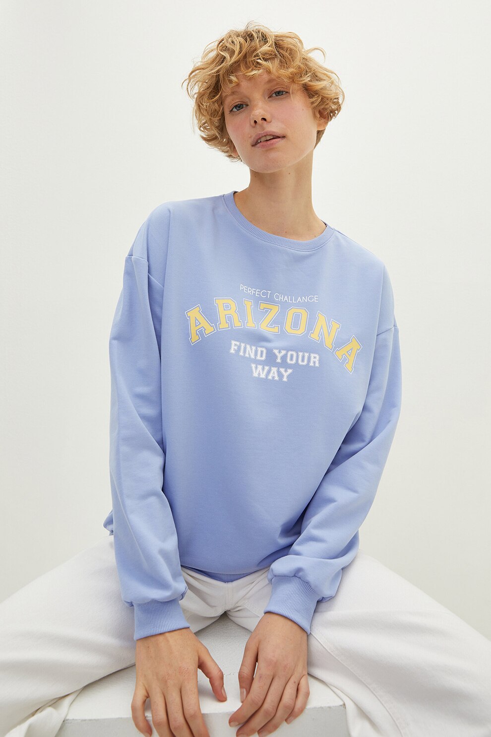 LC WAIKIKI, Bluza sport cu decolteu la baza gatului si imprimeu text contrastant, Albastru lavanda/Galben