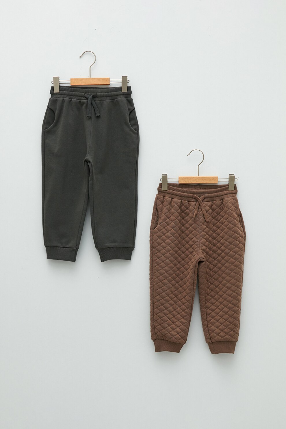 LC WAIKIKI, Set de pantaloni sport uni si cu imprimeu - 2 perechi, Gri antracit/Maro