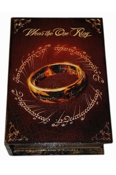 Cutie de bijuterii tip carte decorata si pictata manual prin tehnici mixte, Serena, Lord of the rings Cutie de bijuterii tip carte decorata si pictata manual prin tehnici mixte, Serena, Lord of the rings