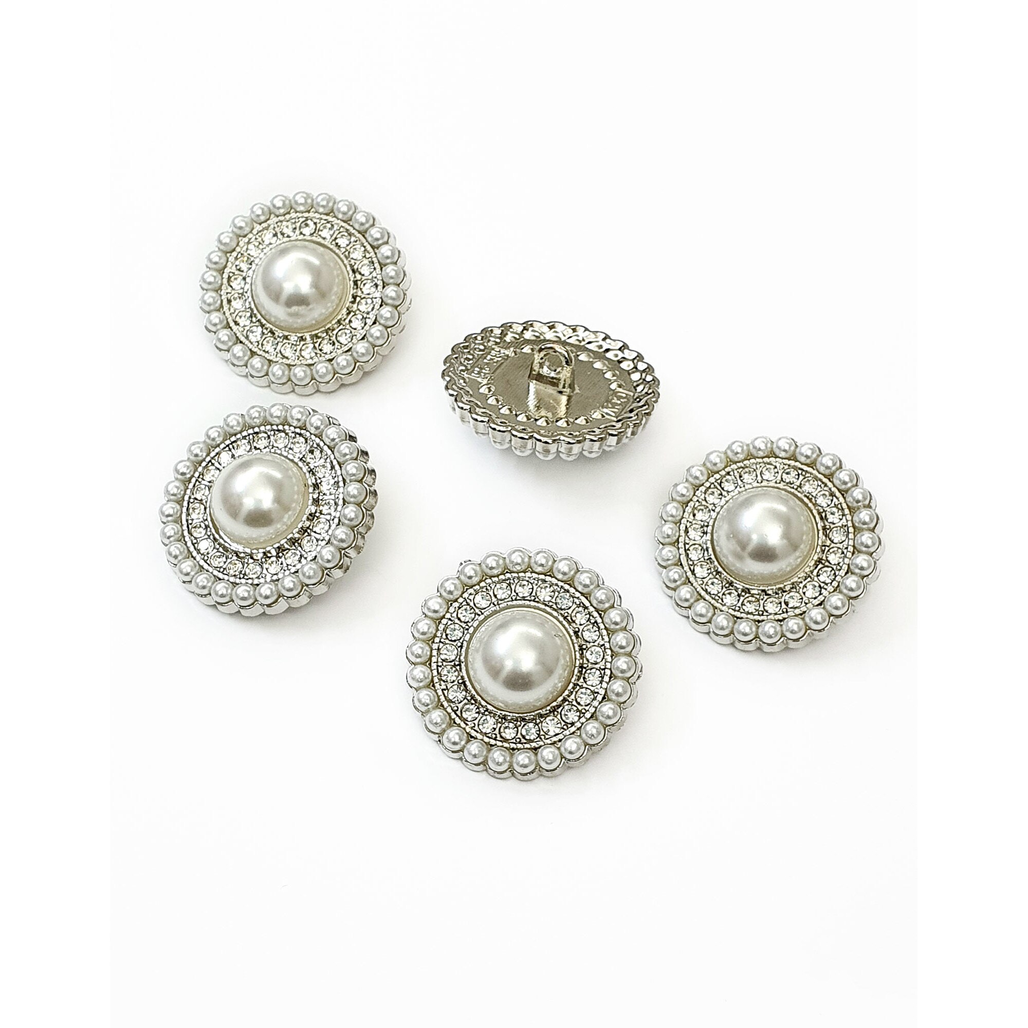 Set 5 nasturi metalici tip bijuterie argintii cu perle si strasuri 25 mm
