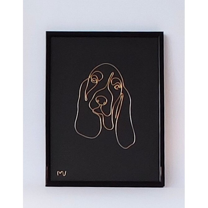Tablou caine Basset Hound, sculptura in fir continuu de sarma placata cu aur 18x24 cm - 2235