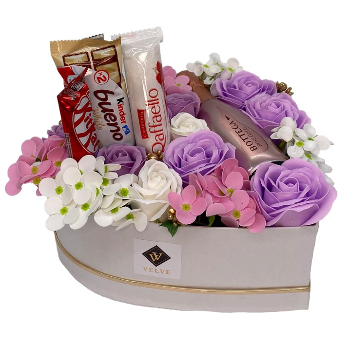 Aranjament floral Delicious White Lila, cutie inima cu trandafiri de sapun, hortensii, Prosecco Bottega si dulciuri, 25 x 10 cm