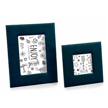 Set 2 rame foto de masa din catifea albastra 21 cm x 26 h Set 2 rame foto de masa din catifea albastra 21 cm x 26 h