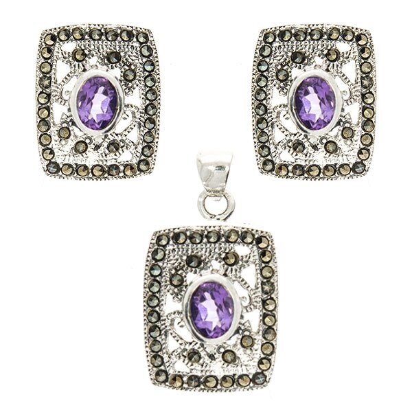 Set Argint Antichizat cu Cercei si Pandantiv cu Cristale de Marcasita si Ametist Cercei: 2 x 1.6cm, pandantiv: 3 x 1.6cm