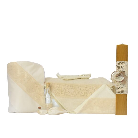 Set botez ivoire 10 piese- Trusou, paturica si lumanare biserica Trandafiri Dantelati, Odorul Mamei