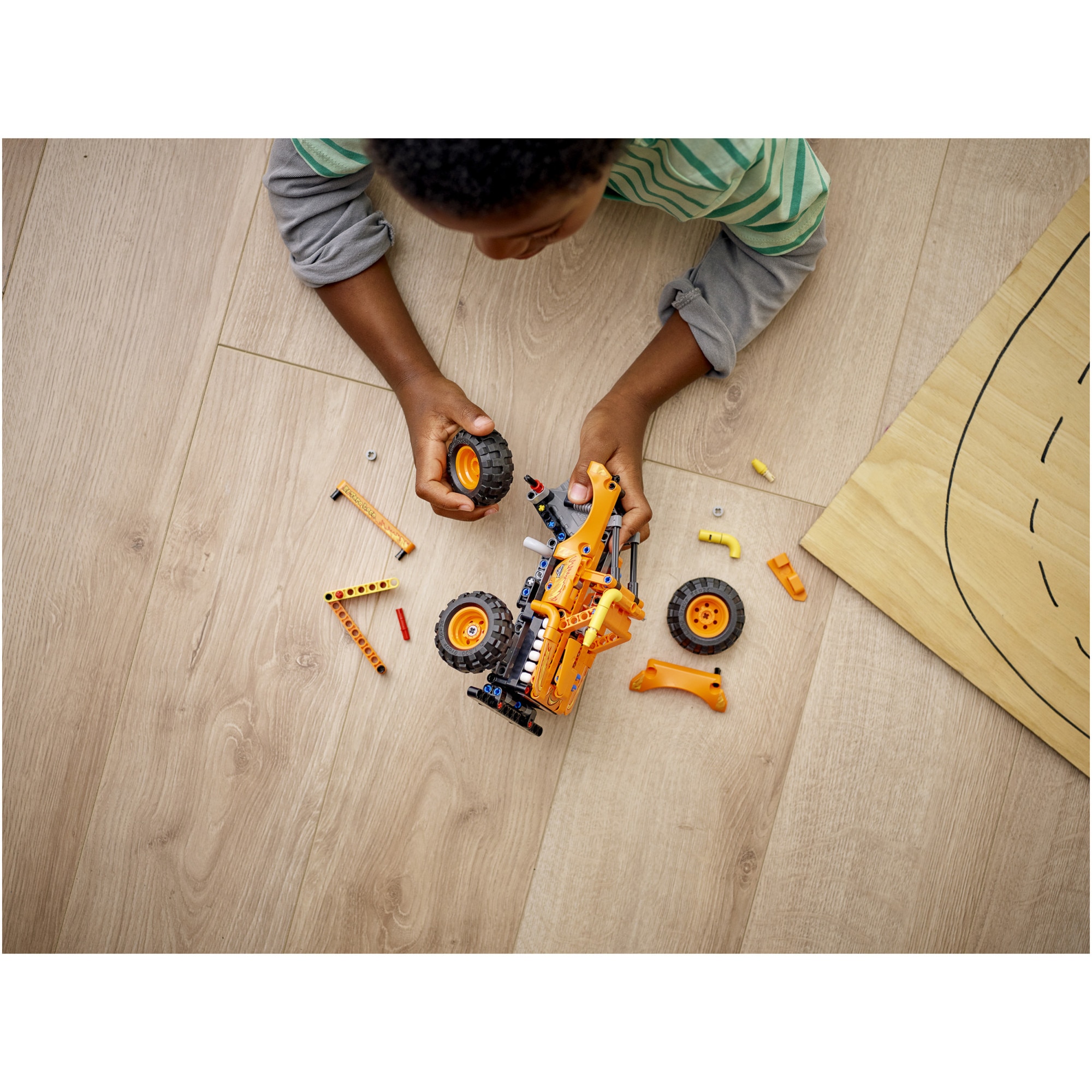 LEGO® Technic - Monster Jam™ El Toro Loco™ 42135, 247 piese - eMAG.ro